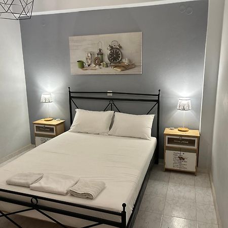 Menelaos Apartments Adelianos Kampos Ngoại thất bức ảnh